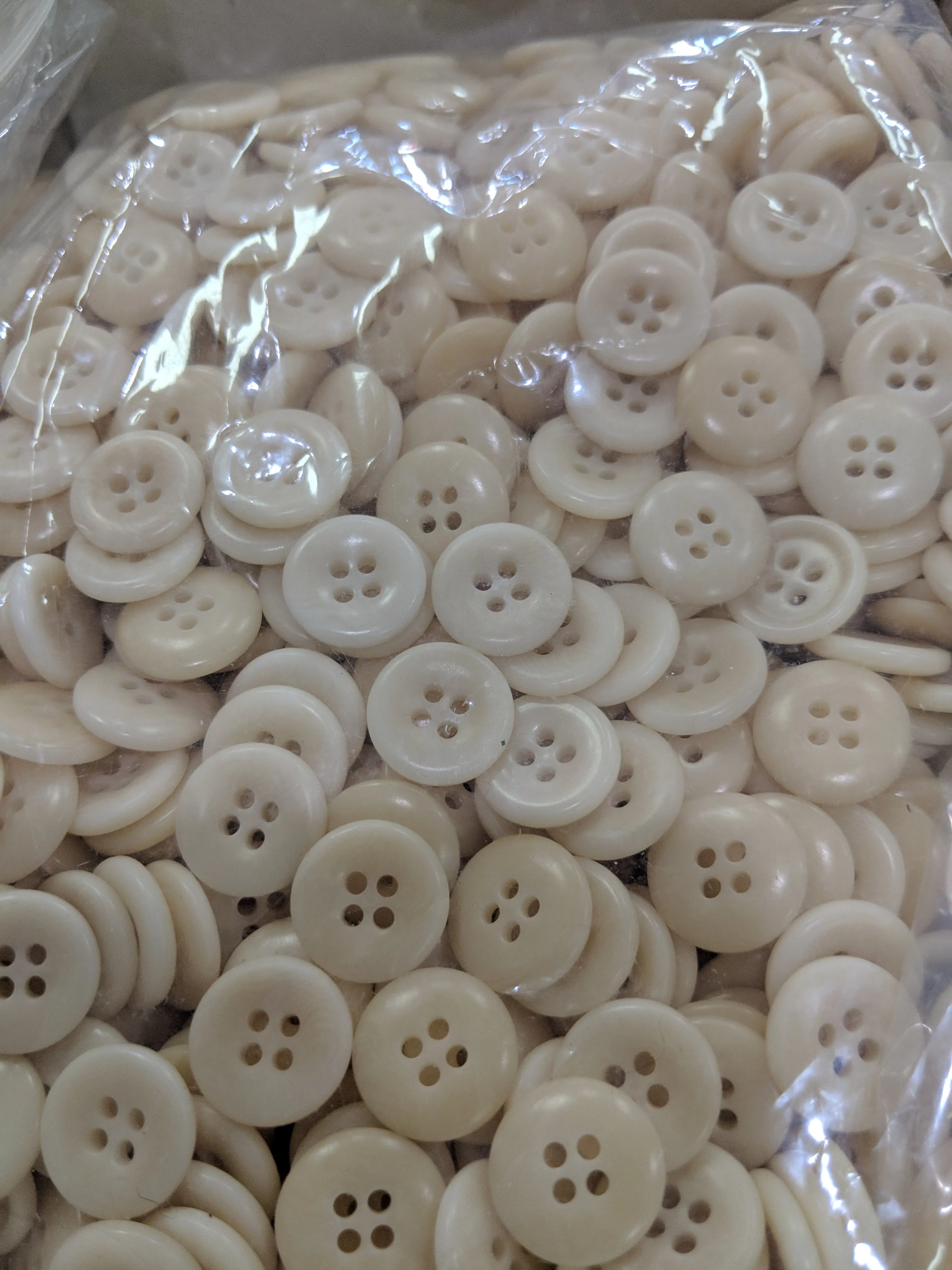 Natural / Vegetable Ivory / Dish / 4 Hole
