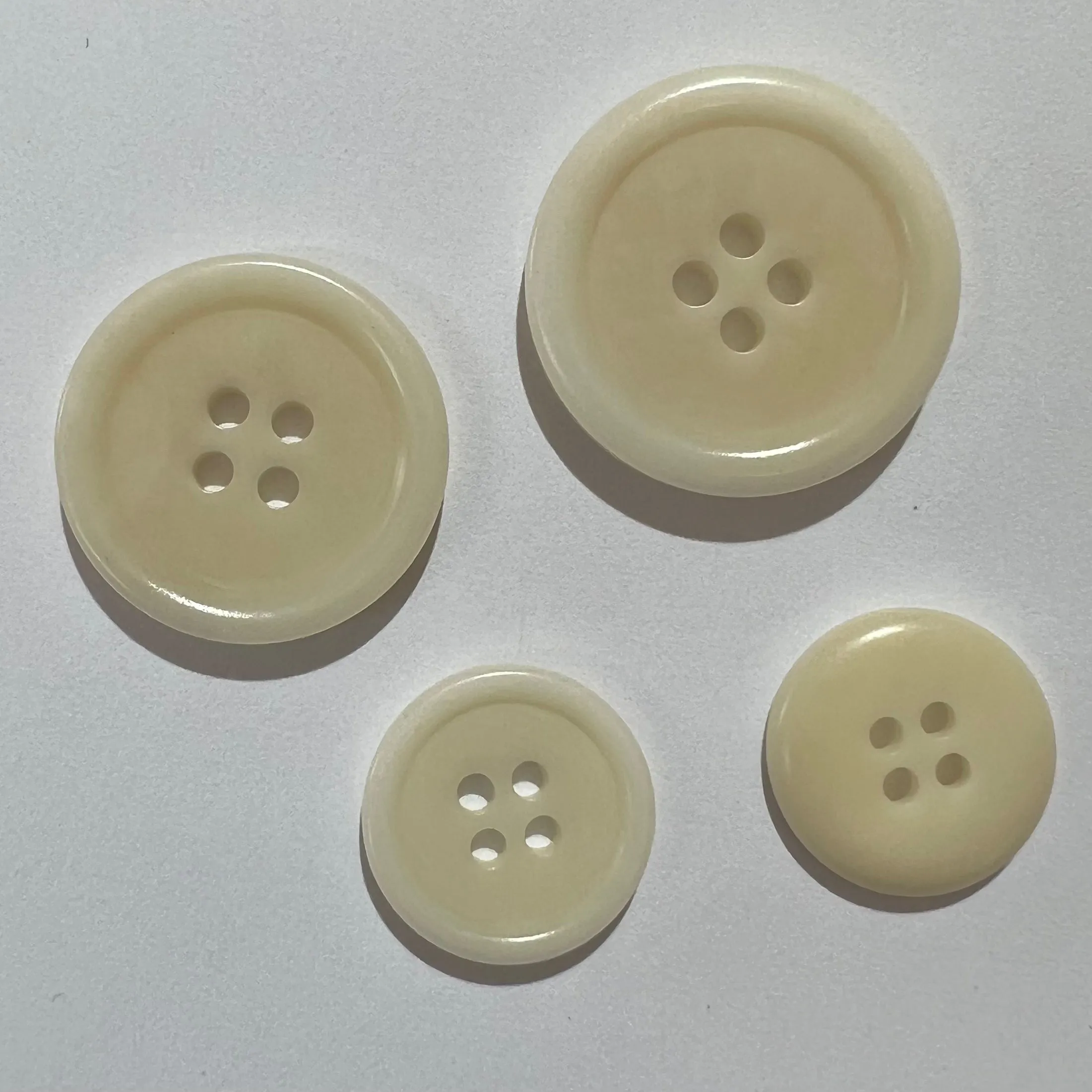 Vegetable Ivory / Undyed / 4 Hole